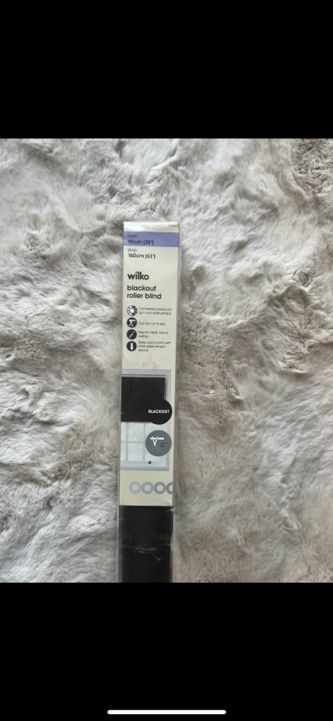Brand New Blackout Roller Blind w90cm drop 160cm