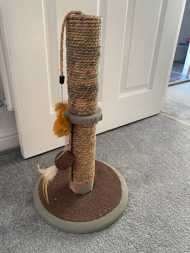 Cat Scratch Post