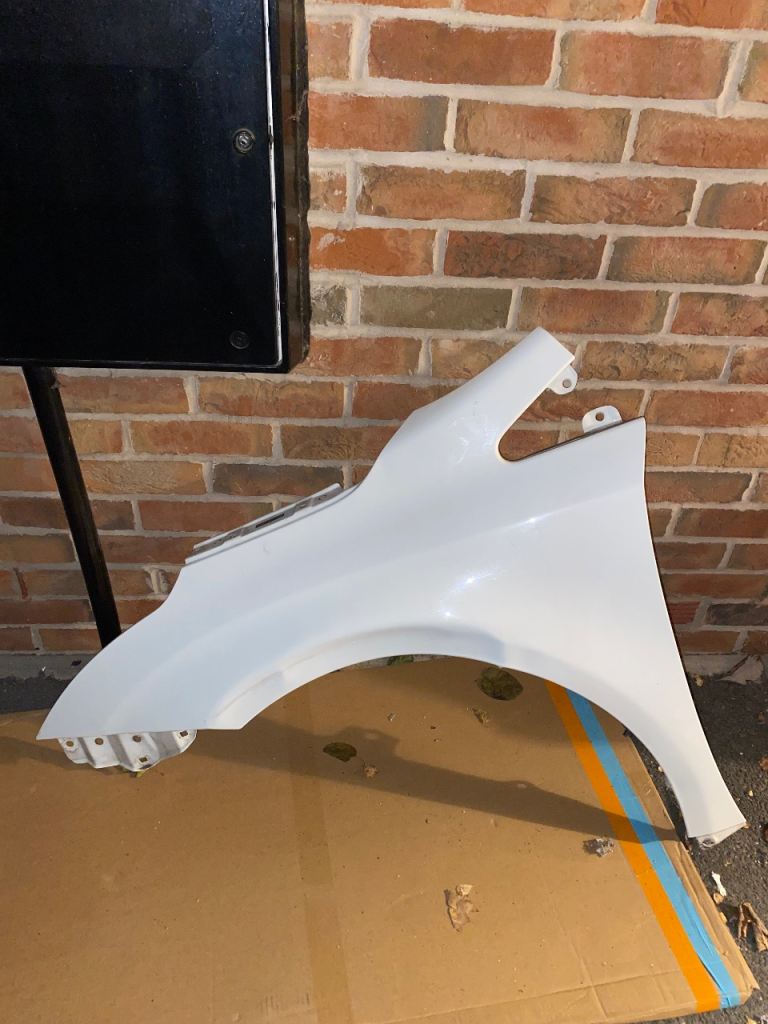 Toyota Avensis car wing