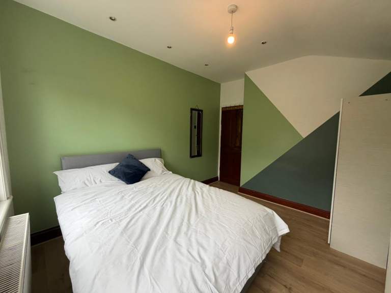 5 rooms available-private garden-Streatham