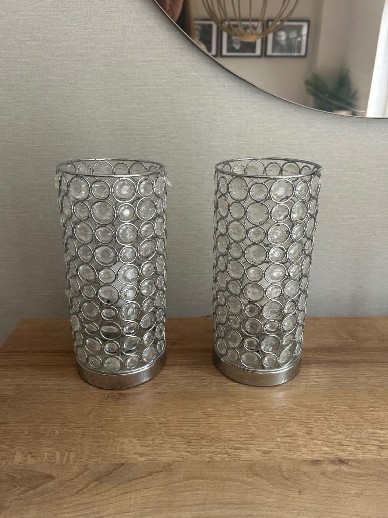2 matching lamps 