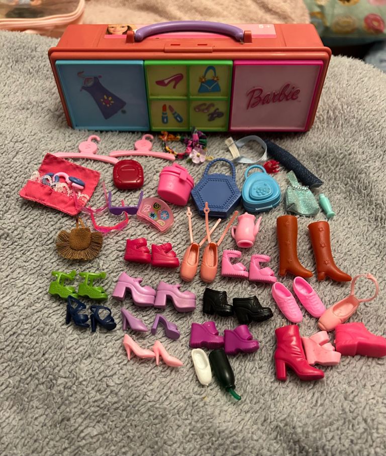 Vintage 1999 Barbie storage carry case + accessories 