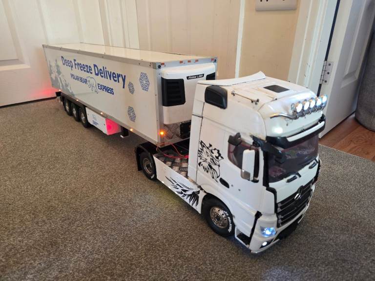 Tamiya Mercedes Actros 4x2 And Tamiys 3 Axle Reefer Trailer. Rc Truck