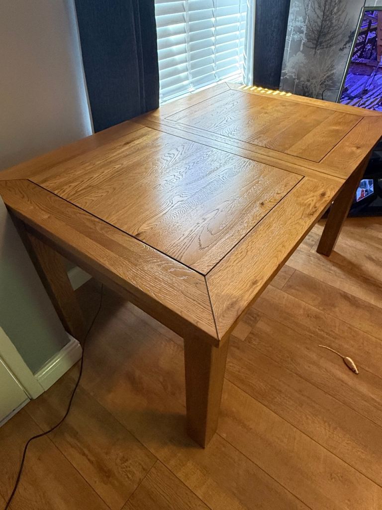 Solid Oak Extendable Dining Table and 4 chairs 