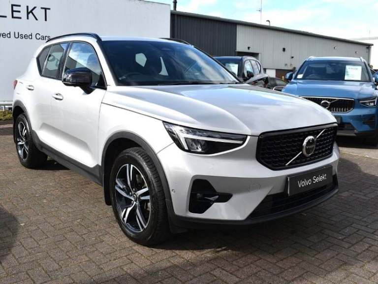 VOLVO XC40 2.0 B3P Plus Dark 5dr Auto
