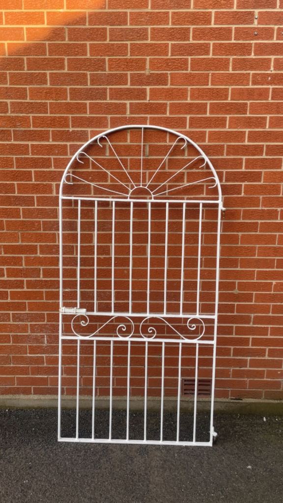 Metal gate 