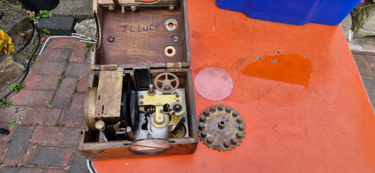 Collectible pigeon clock