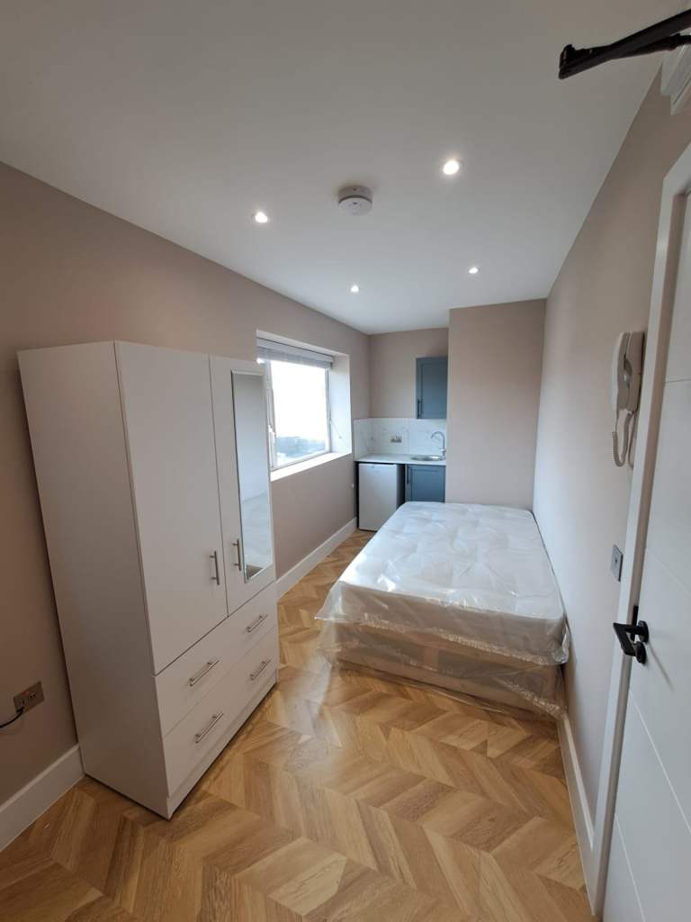 Studio Room with En-Suite & Kitchenette – DSS Only – Cippenham SL1
