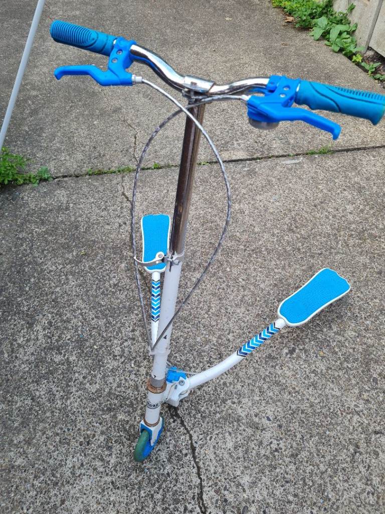 FREE kids wiggle scooter