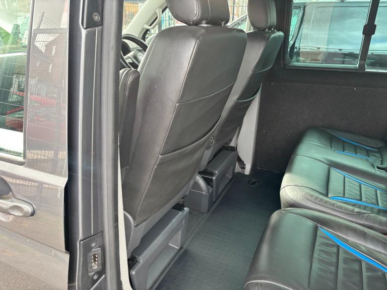 2015 Volkswagen Transporter 2.0 BiTDI 180PS Highline Kombi Van 4MOTION WINDOW VAN Diesel Manual