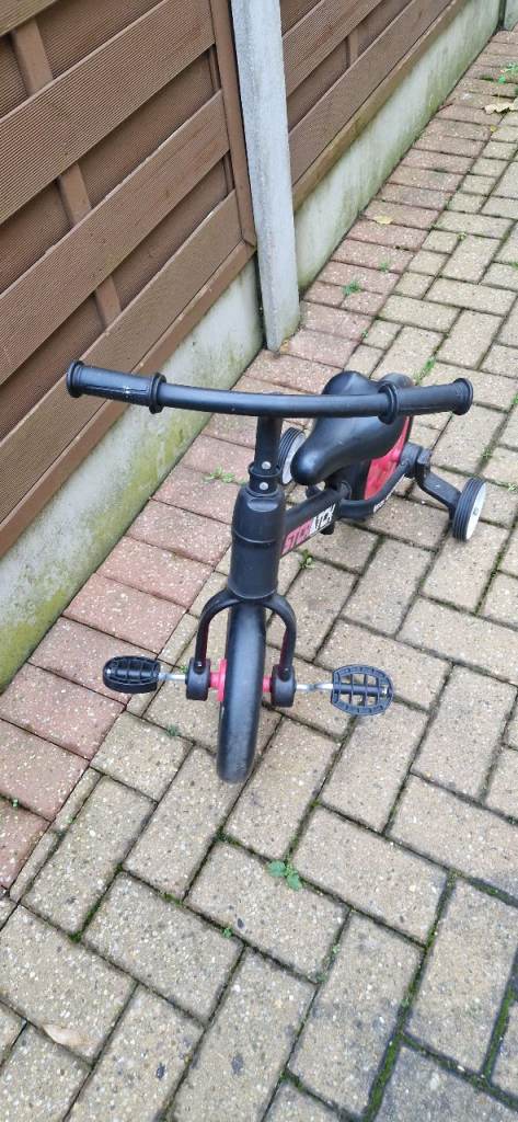 CHILDS BALANCE BIKE WITH REMOVEABLE STABILISERS. EXCELLENT CONDITION.