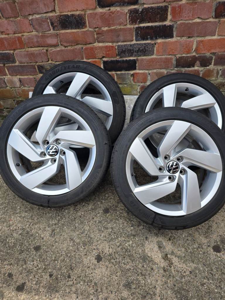 GENUINE Volkswagen Golf 8 Richmond Alloys wheels and tyres - MK8 17 inch GTE/GTD/ GTI/R Line