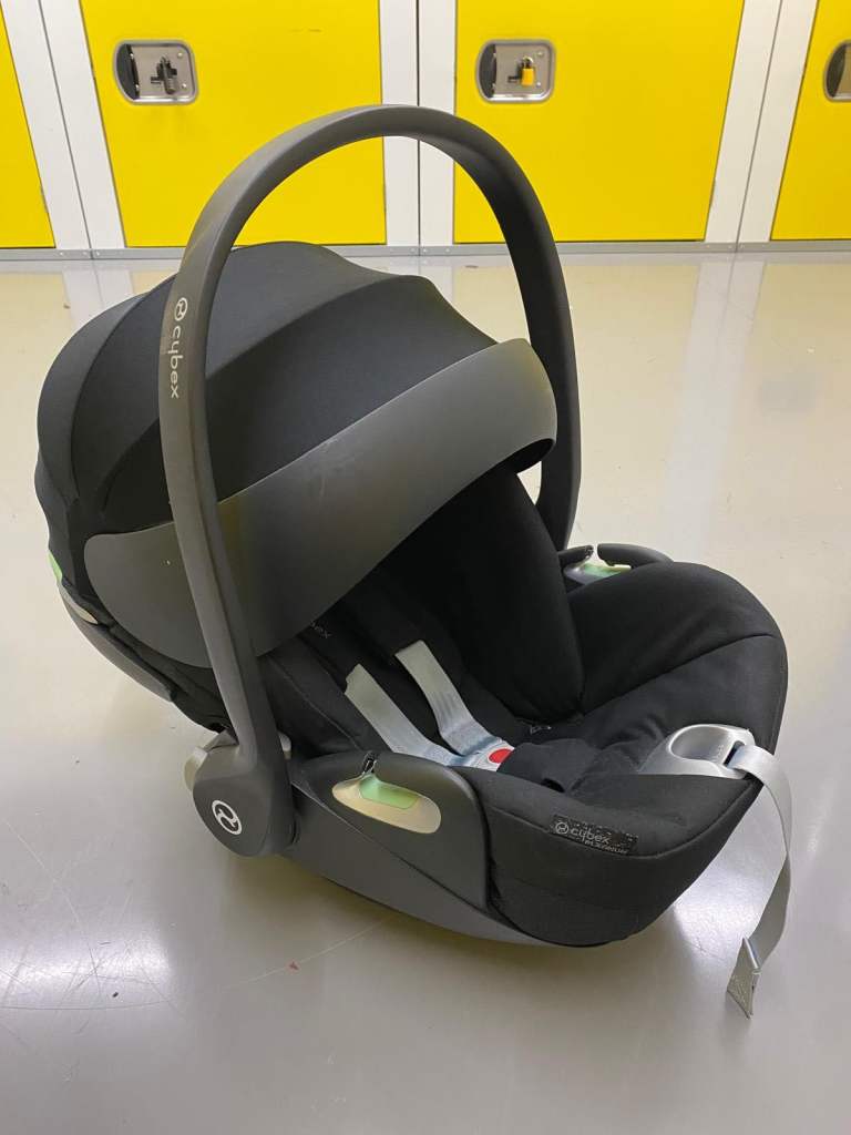 Cyber Cloud T Baby Car Seat + Base 