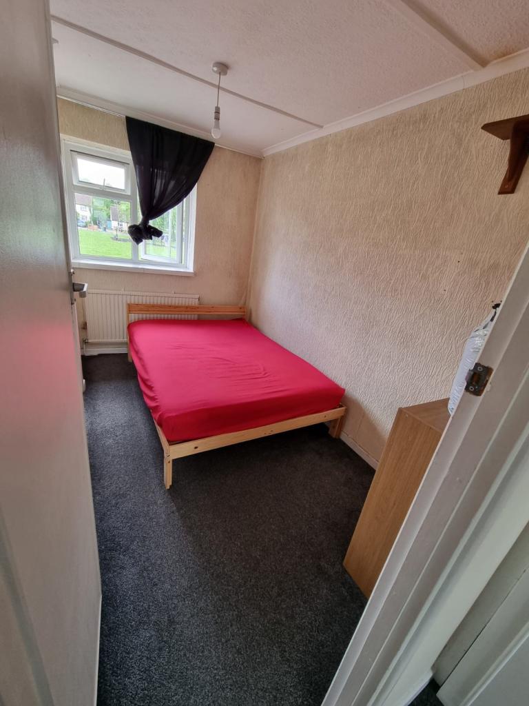 SMALL DOUBLE ROOM 