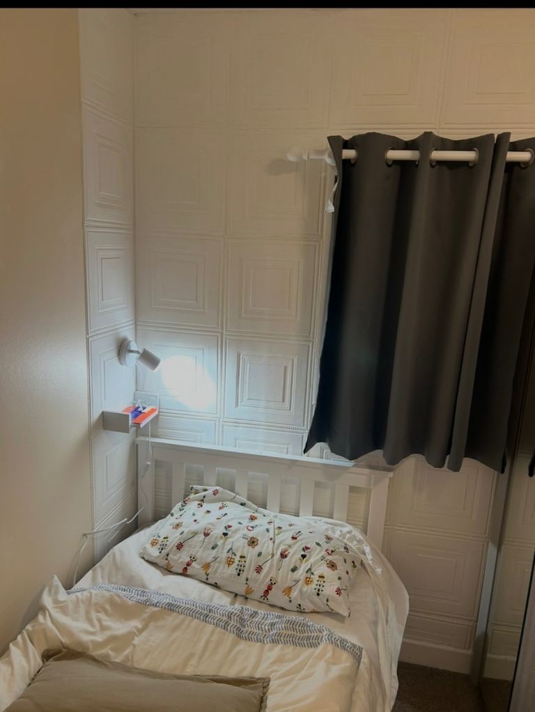 A single bed small room available