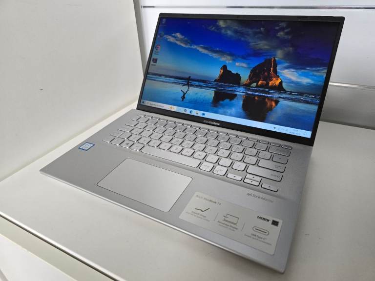 Asus Vivobook V412 14inch laptop Intel i5, 8GB Ram, Win 11