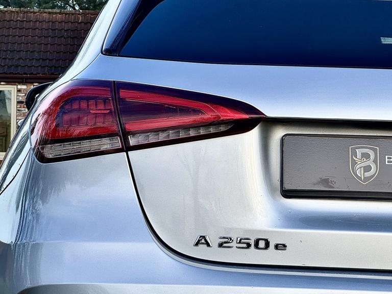 MERCEDES-BENZ A CLASS 1.3 A250e 15.6kWh AMG Line 2020