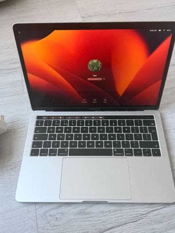 Apple MacBook Pro 13-inch 2017 i7 16GB RAM 512GB SSD | in