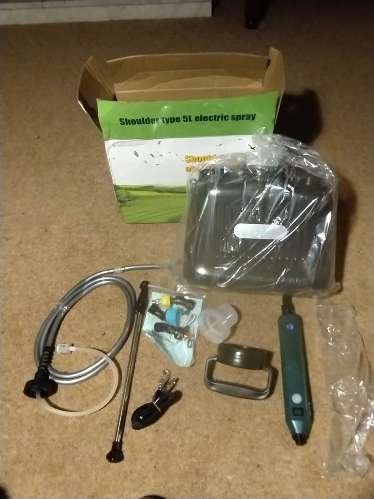 Electric garden sprayer 