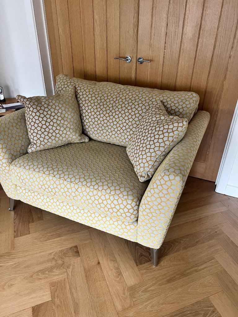 Sofa / arm chair / live seat