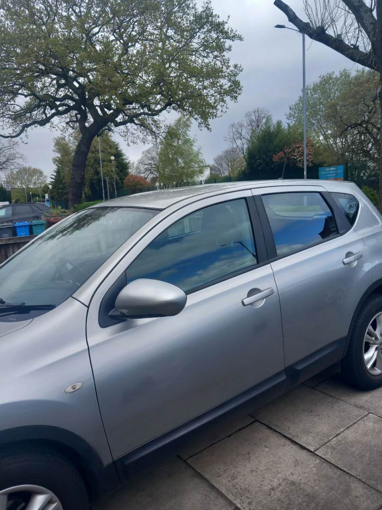 Nissan Qashqai - Silver Hatchback, Good Condition, Ready to Go