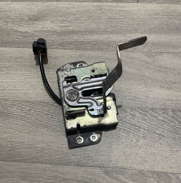 2015-20 Mitsubishi Outlander MK3 PHEV Bonnet Release Catch 092M-30