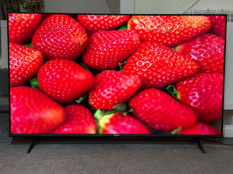 Hisense 50’ QLED 4K HDR10+ smart TV