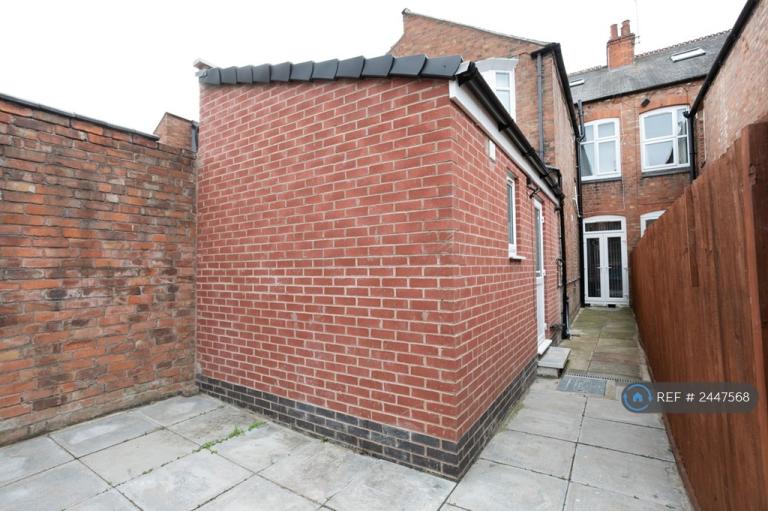 5 bedroom house in Chaucer Street, Leicester, LE2 (5 bed) (#2447568)