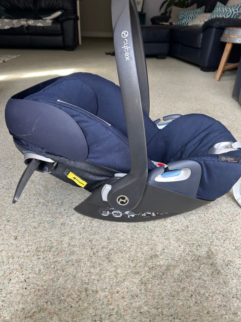Cybex Cloud Z i-size rotating baby car seat and Z 360 rotating isofix base