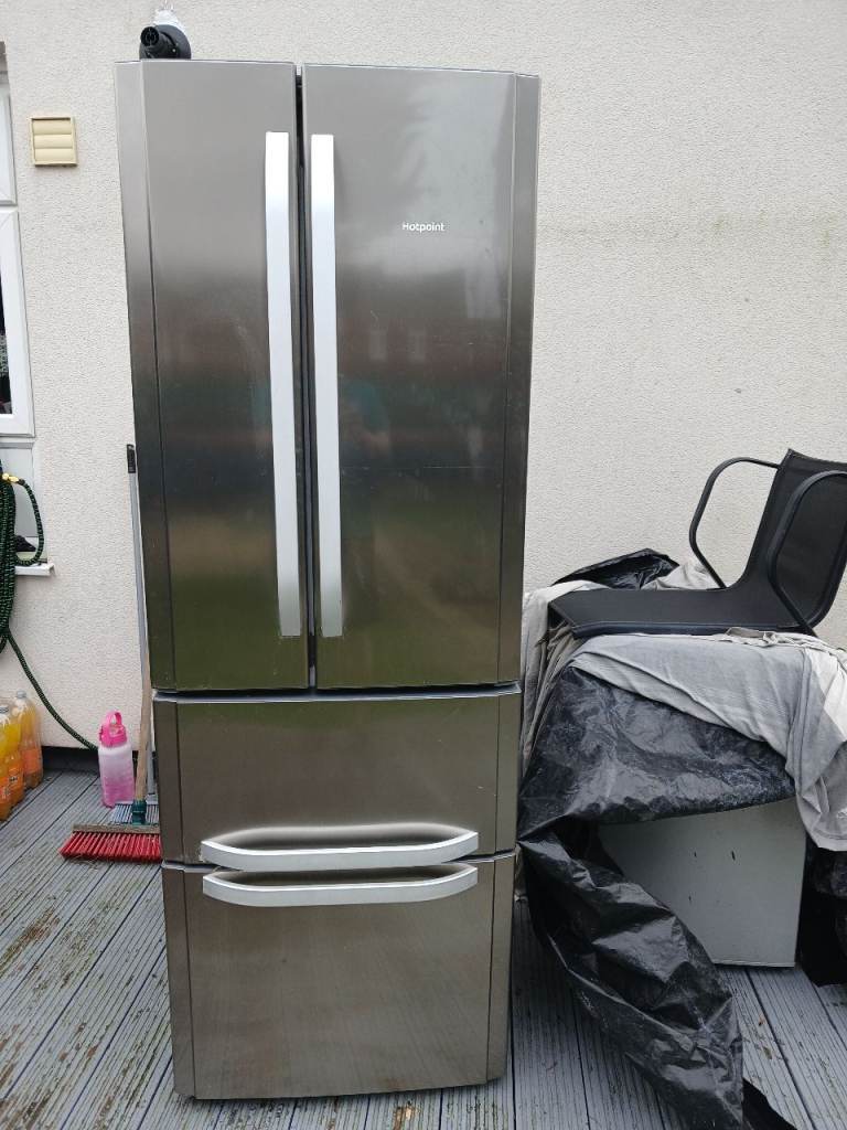 Free Hotpoint American-style fridge freezer FFU4D.X 