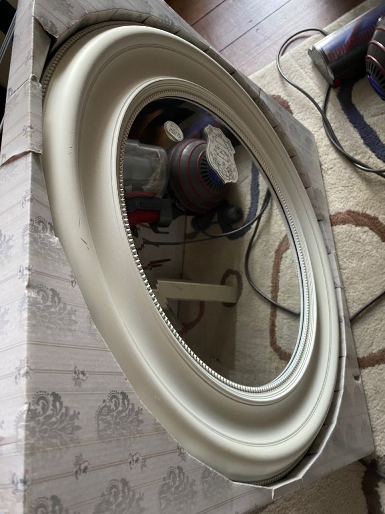 Round mirror 