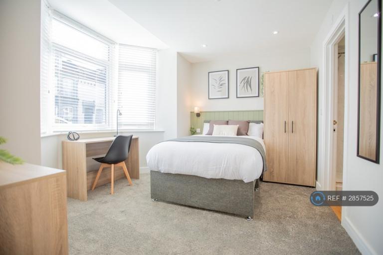 1 bedroom in Gladys Avenue, Portsmouth, PO2 (#2857525)