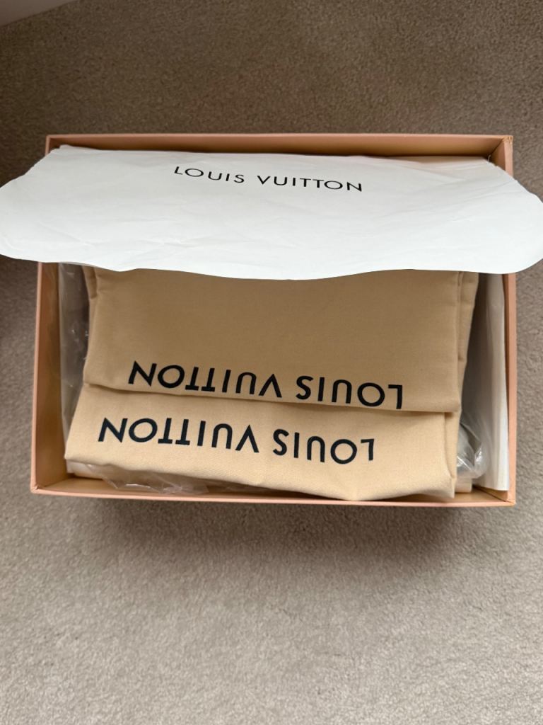 LV Men’s trainers white  UK9