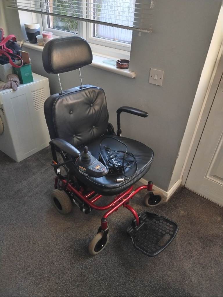 Mobility electric chair not working spare or repairs with charger good condition 
