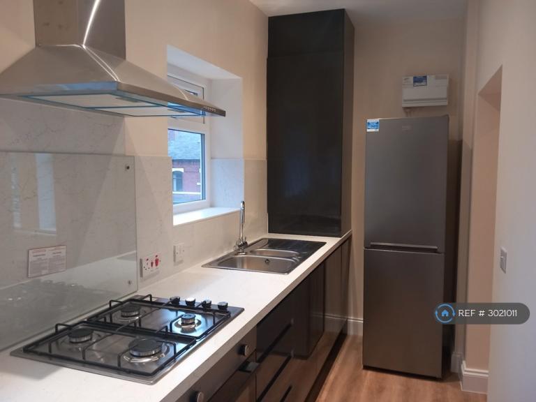 1 bedroom flat in Osborne Road, Manchester, M19 (1 bed) (#3021011)