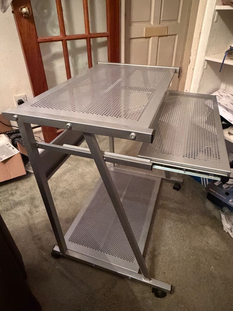 Compact Steel Computer Desk with Pull-Out Shelf