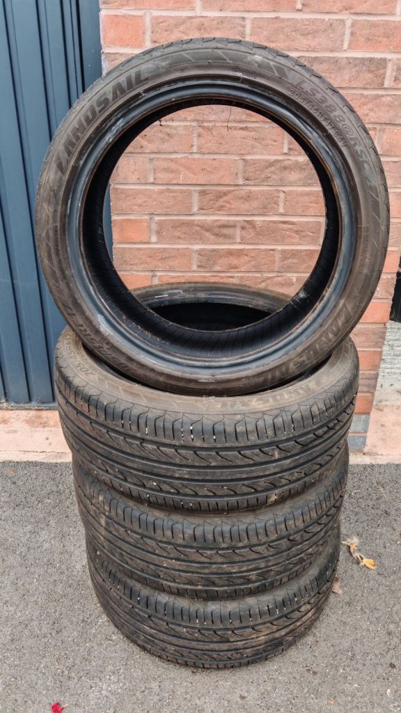 Set of four run-flat tyres