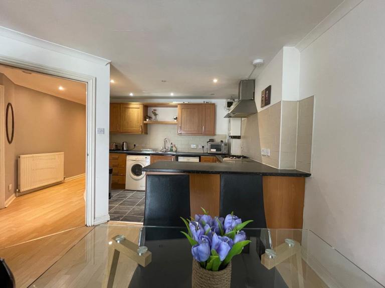2 bedroom flat