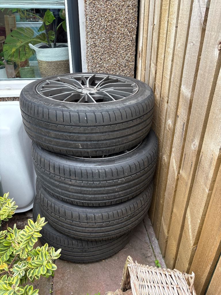 4 alloy wheels and tyres