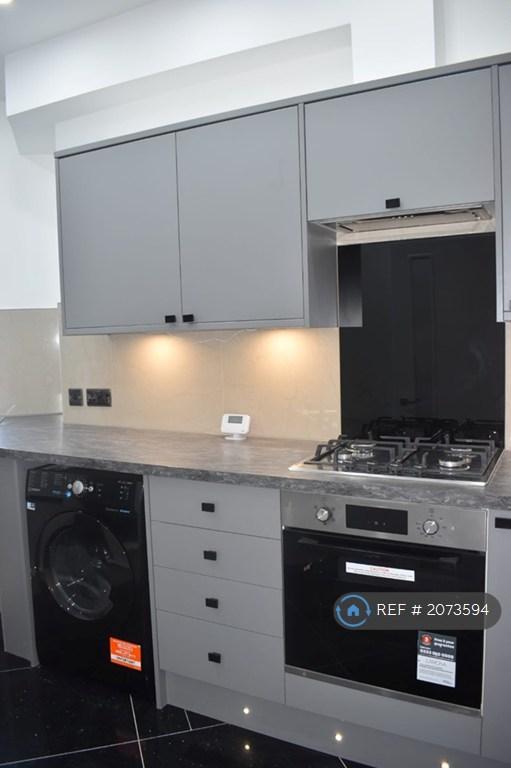 2 bedroom flat in Madras Street, Glasgow, G40 (2 bed) (#2073594)