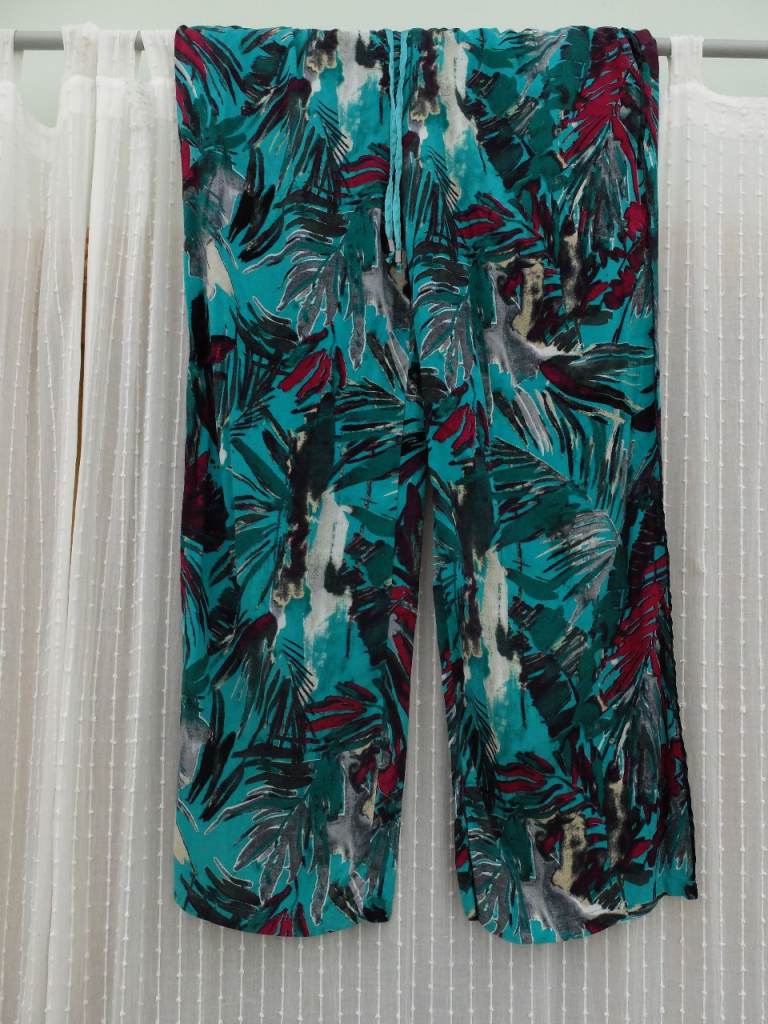 Exciting designer wide leg, lightweight XL size summer trousers by Garcia Jeans - BNWT, never worn