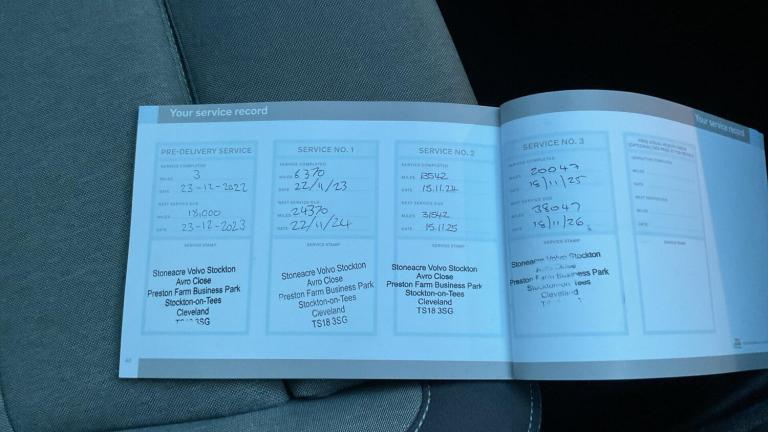 2022 Volvo XC40 Plus, B3 mild hybrid, Petrol, Dark ESTATE Petrol/Electric Hybrid Automatic