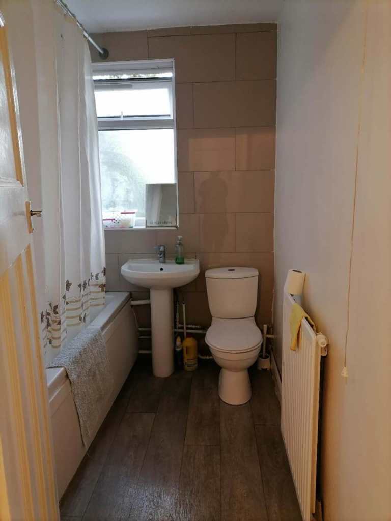Loving double room to rent for a professional including bills in a shared house