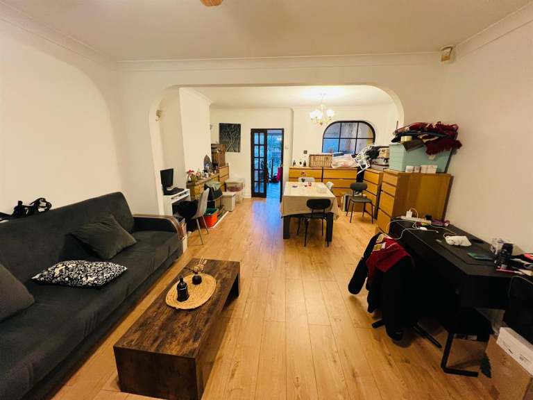 3 bedroom house in Misbourne Road, Uxbridge