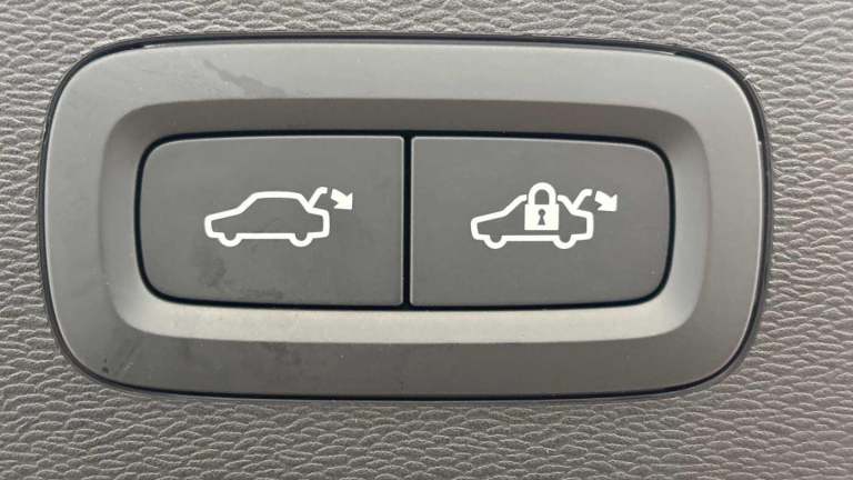 2025 Volvo EC40 Twin Motor 82kWh Plus SUV 5dr Electric Auto AWD (408 ps) ESTATE Electric Automatic