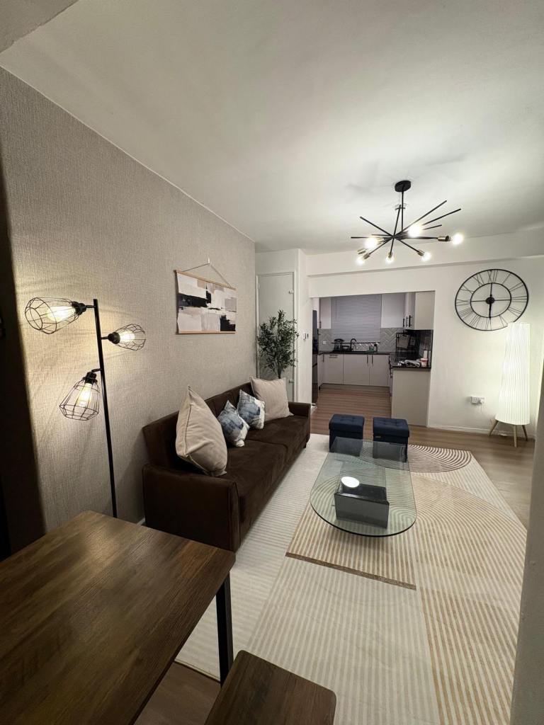 🏡 NEWLY RENOVATED 3 BEDROOM FLAT – NEW CROSS SE14