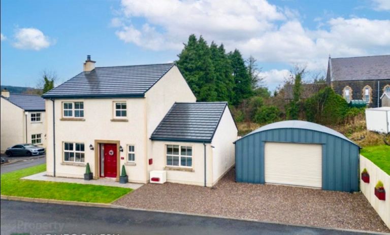 ⭐️ 4 Bed Detached Home & Garage To Rent - Furnished ⭐️