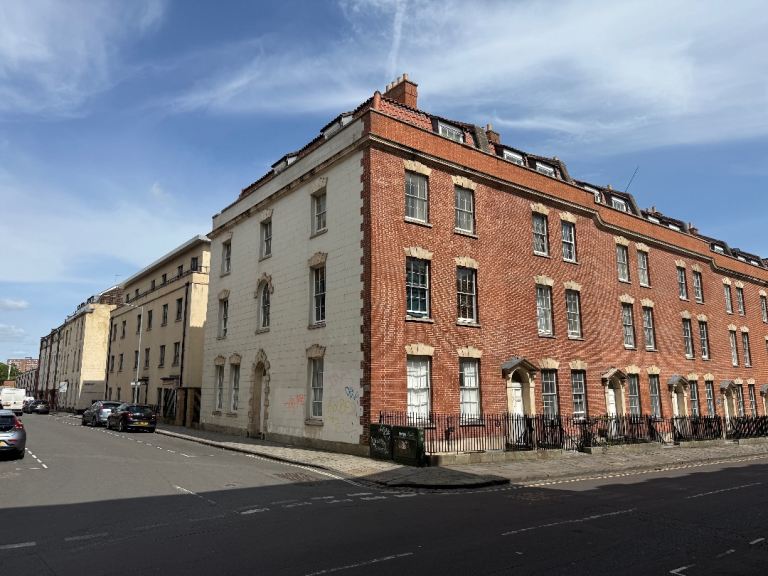 A 2 bedroom and 2 bathroom flat for rent in Bristol City Centre. BS29HA.