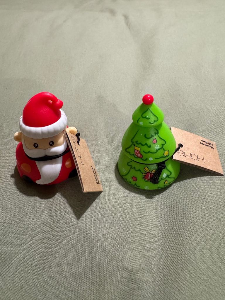 Small pull back christmas toys