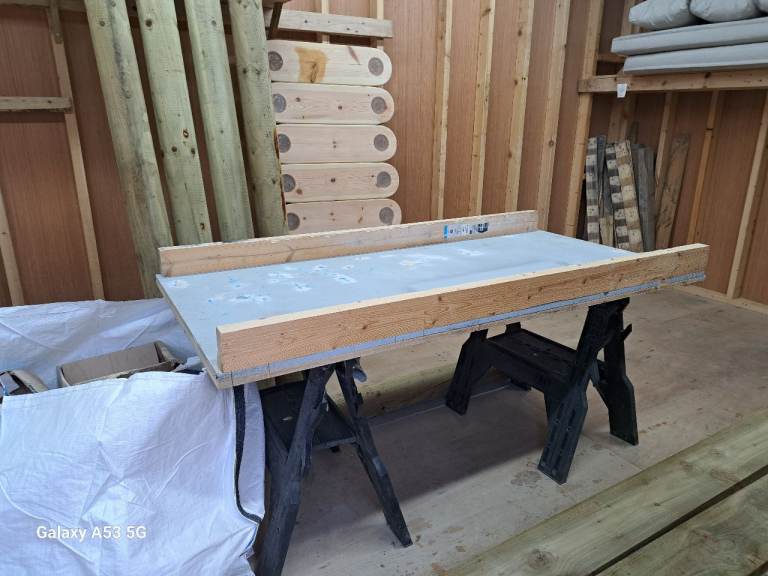 Workbench top and sturdy legs 